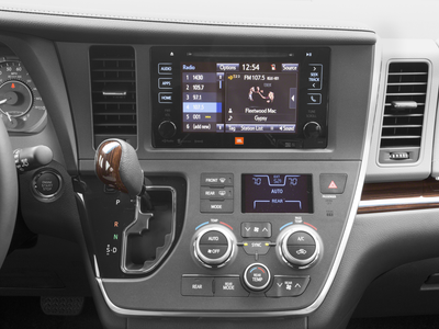 2016 Toyota Sienna XLE 8 Passenger