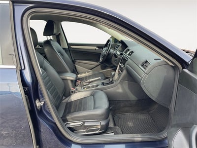 2015 Volkswagen Passat 1.8T SE w/Sunroof/Nav