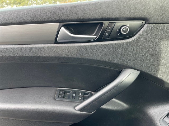 2015 Volkswagen Passat 1.8T SE w/Sunroof/Nav