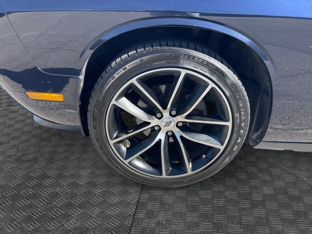 2011 Dodge Challenger Base
