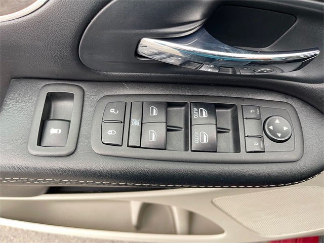 2015 Chrysler Town & Country Touring