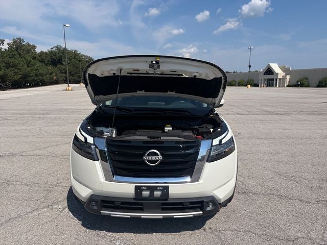 2022 Nissan Pathfinder SL