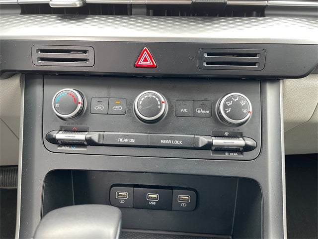 2024 Kia Carnival LX