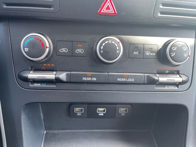 2024 Kia Carnival LX