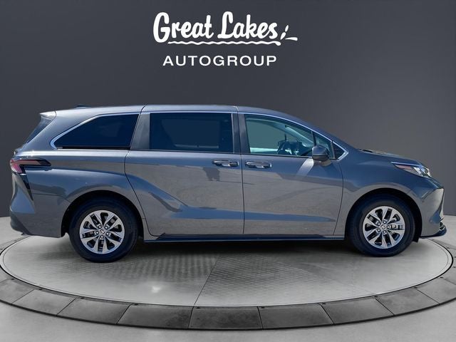 2025 Toyota Sienna LE 8 Passenger