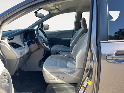 2017 Toyota Sienna LE 8 Passenger