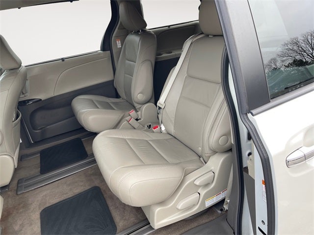 2017 Toyota SIENNA XLE 3.5L XLE 7 Passenger