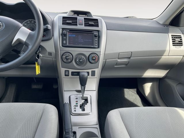 2013 Toyota COROLLA LE